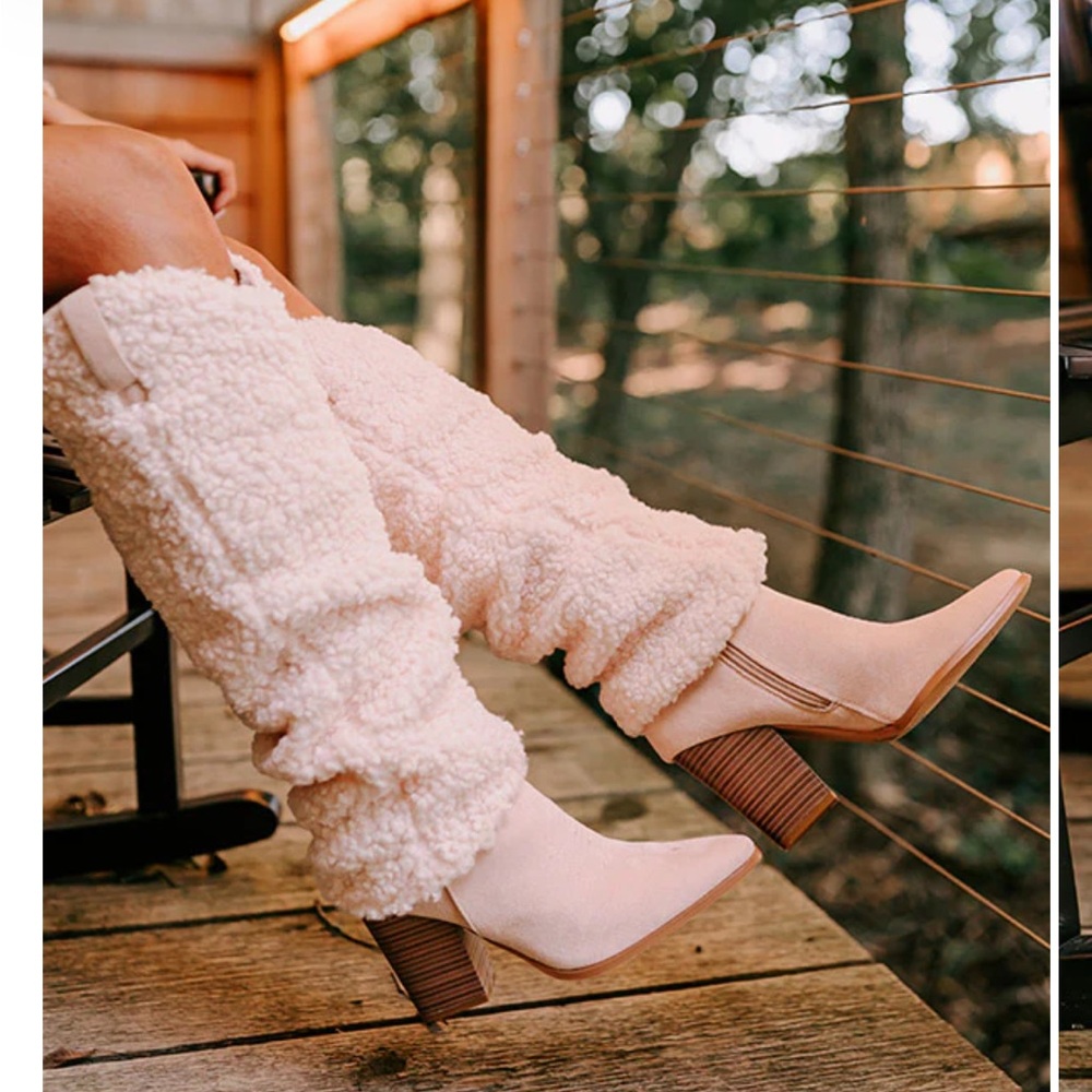 Ladies brand new sherpa- suede bone boots